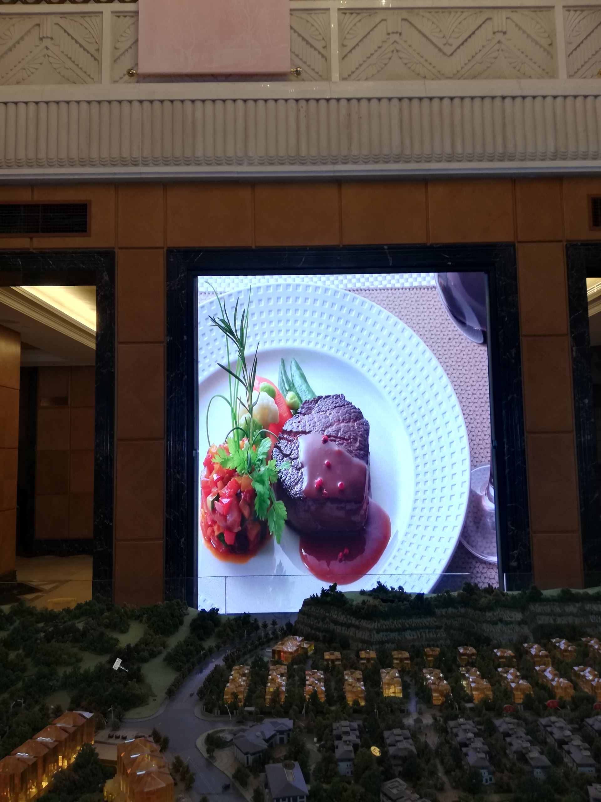 重慶渝開(kāi)發(fā)室內(nèi)高清室內(nèi)P2全彩LED顯示屏