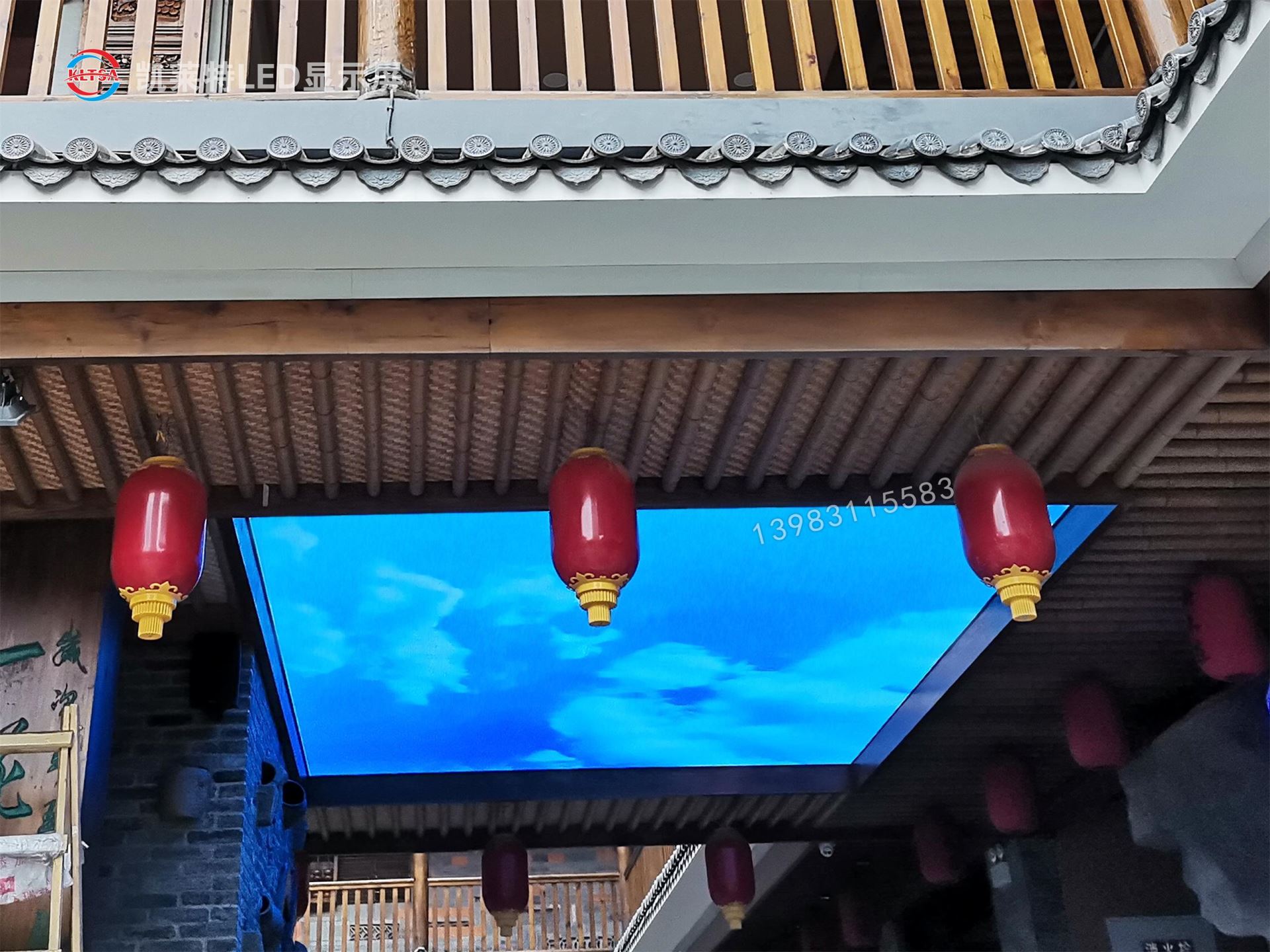 長壽區(qū)室內(nèi)P2.5“天幕屏”高清LED顯示屏