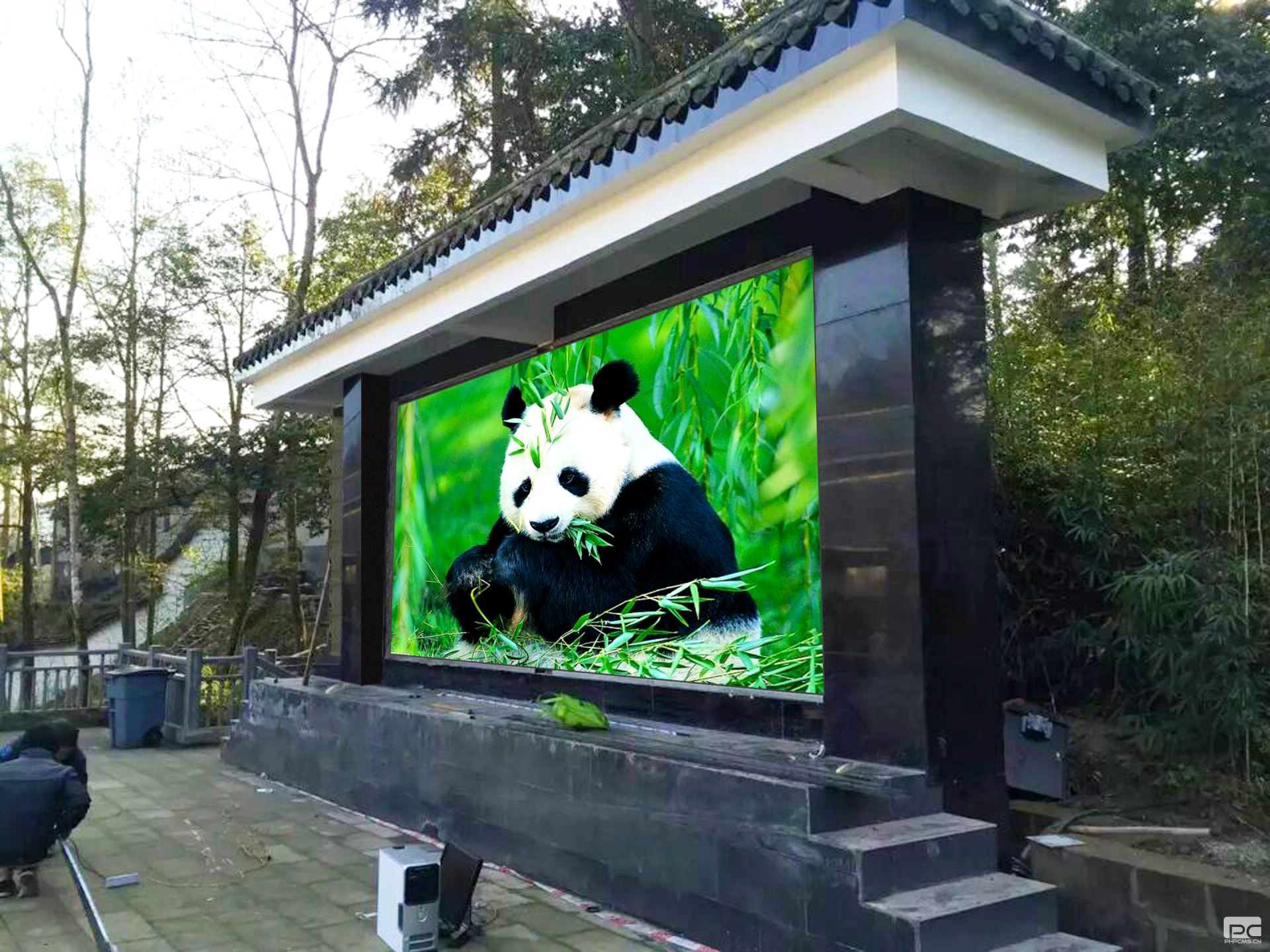 四川雅安廣告?zhèn)髅綉敉釹MD全彩P5節(jié)能屏